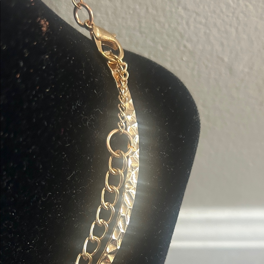 Kirkland Signature Elegant Gold Necklace with matching earrings - Picture 3 of 10